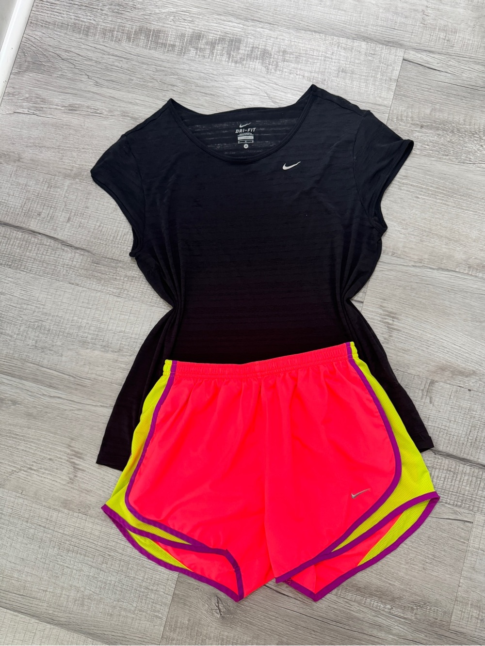 Nike Dri-Fit Womens 2-Piece Running Set Black Top Neon Coral Shorts Size M⁠